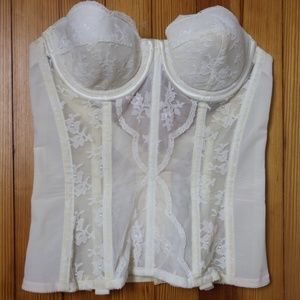 VINTAGE WHITE LACE CORSET